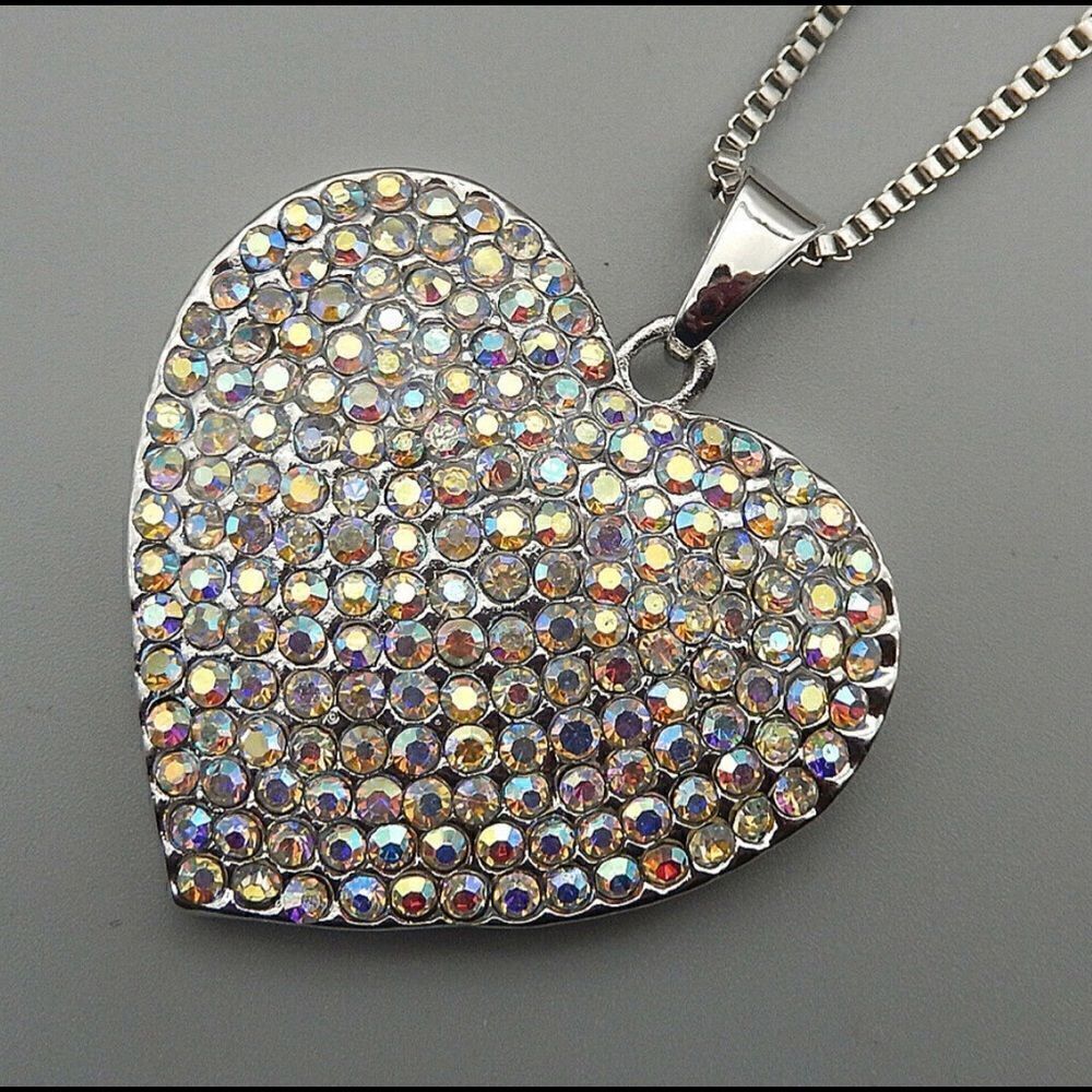 ✨ Betsey Johnson stunning sparkling crystal heart ❤️ pendant ✨